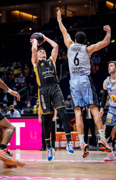 两人风格相 两人风格相