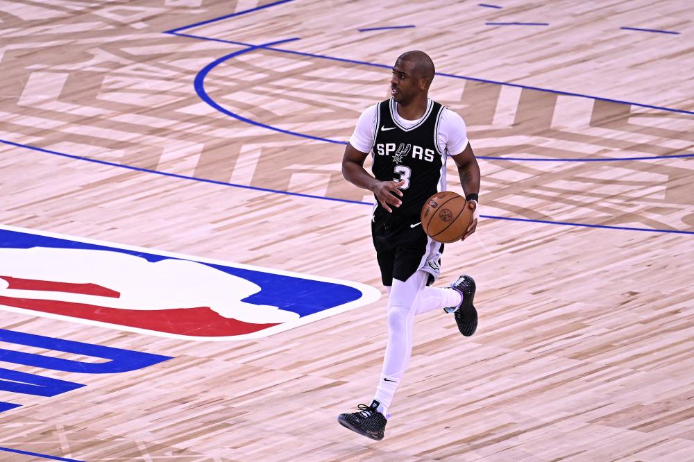 钟由莱万多 钟由莱万多